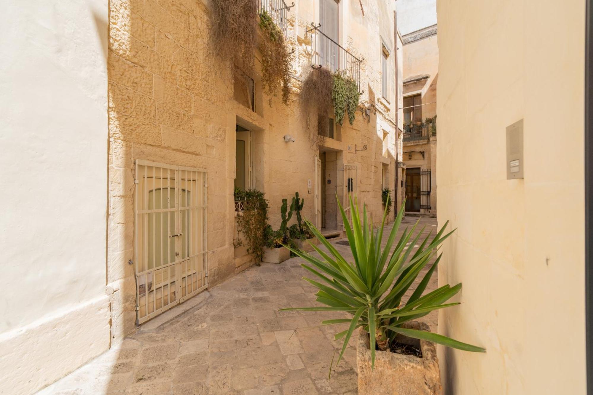 Dimora Barocca Luxury Suites Lecce Exterior photo